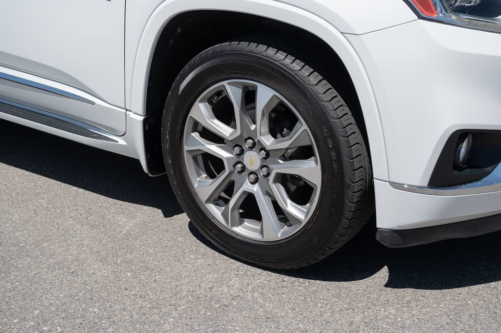 Used 2020 Chevrolet Traverse Premier w/ LPO, Cargo Package FWD image 11