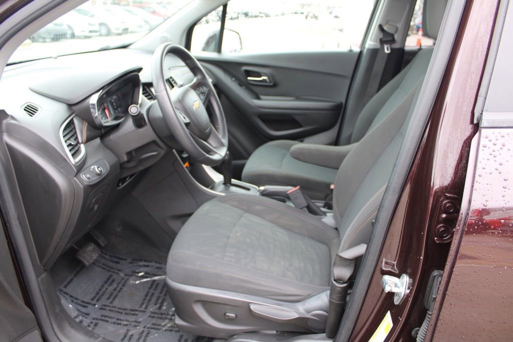 Used 2021 Chevrolet Trax LS w/ Tint and Cruise Package image 15