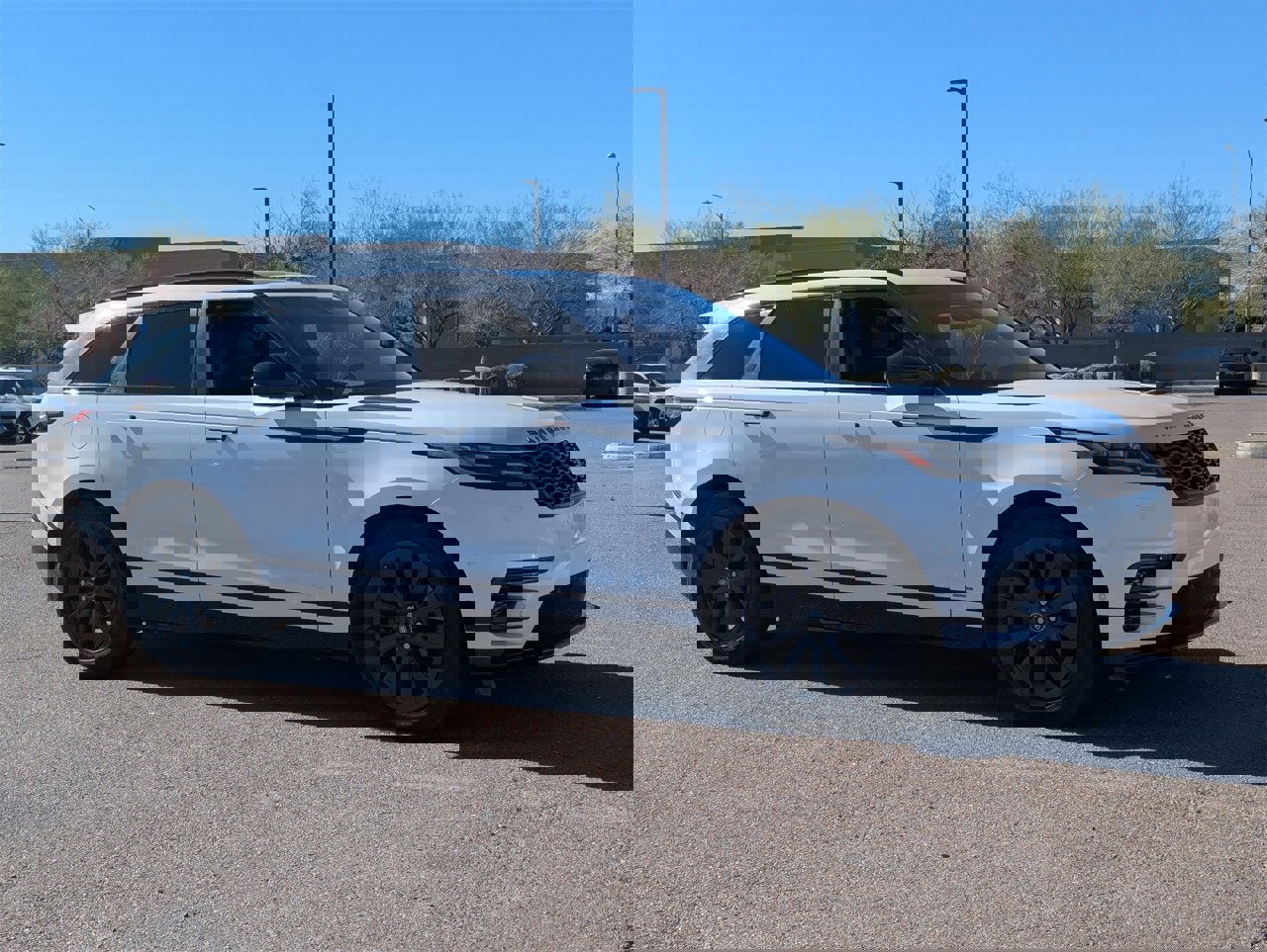 Used 2018 Land Rover Range Rover Velar R-Dynamic SE image 9