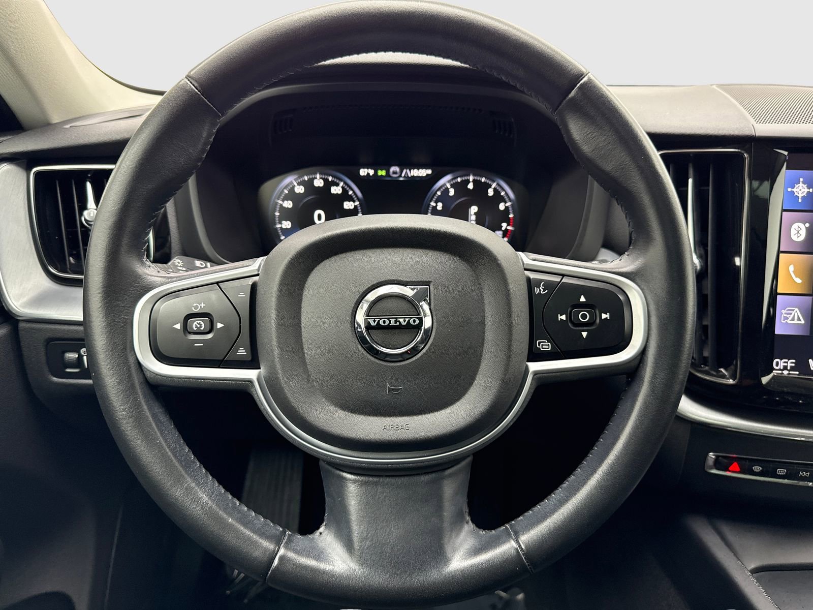Used 2019 Volvo XC60 T6 Momentum w/ Advanced Package AWD/4WD image 19