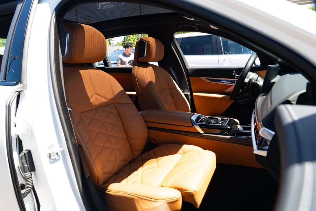 Used 2025 BMW 740i xDrive w/ Premium Package AWD/4WD image 27