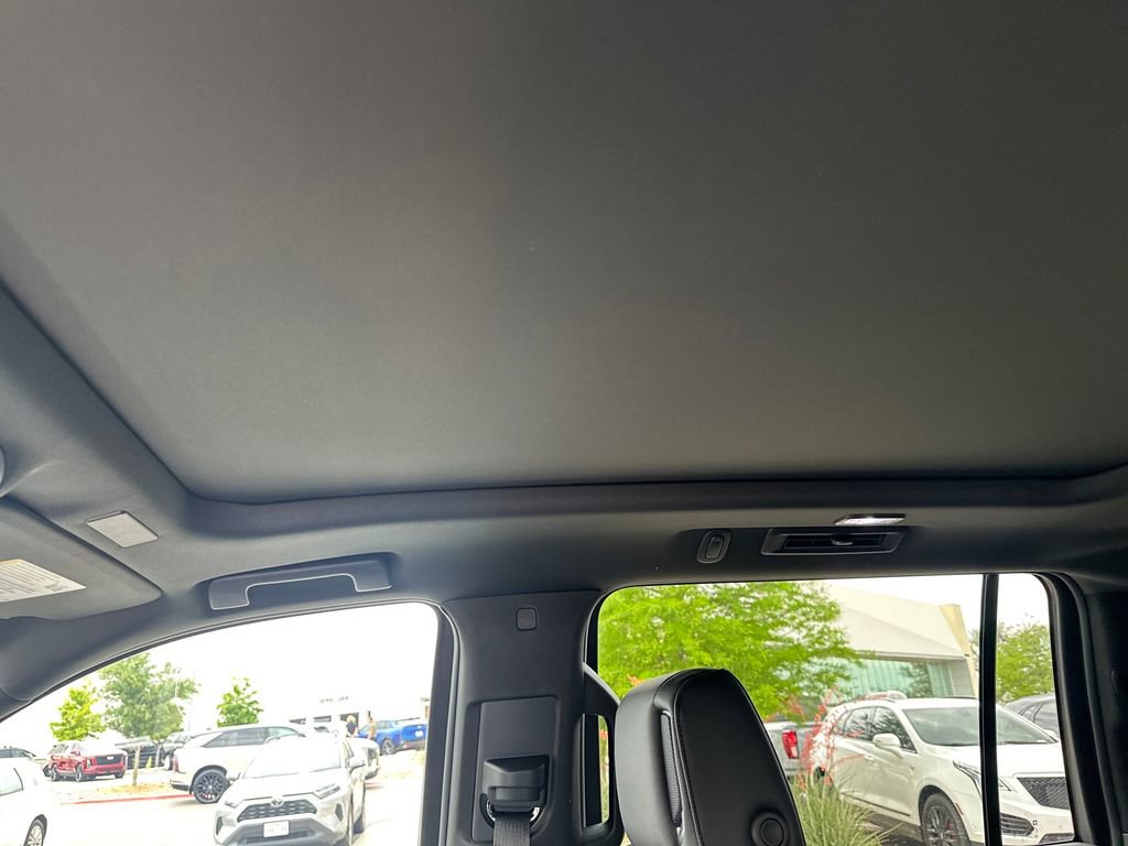 New 2026 Cadillac Escalade ESV Luxury AWD/4WD image 33