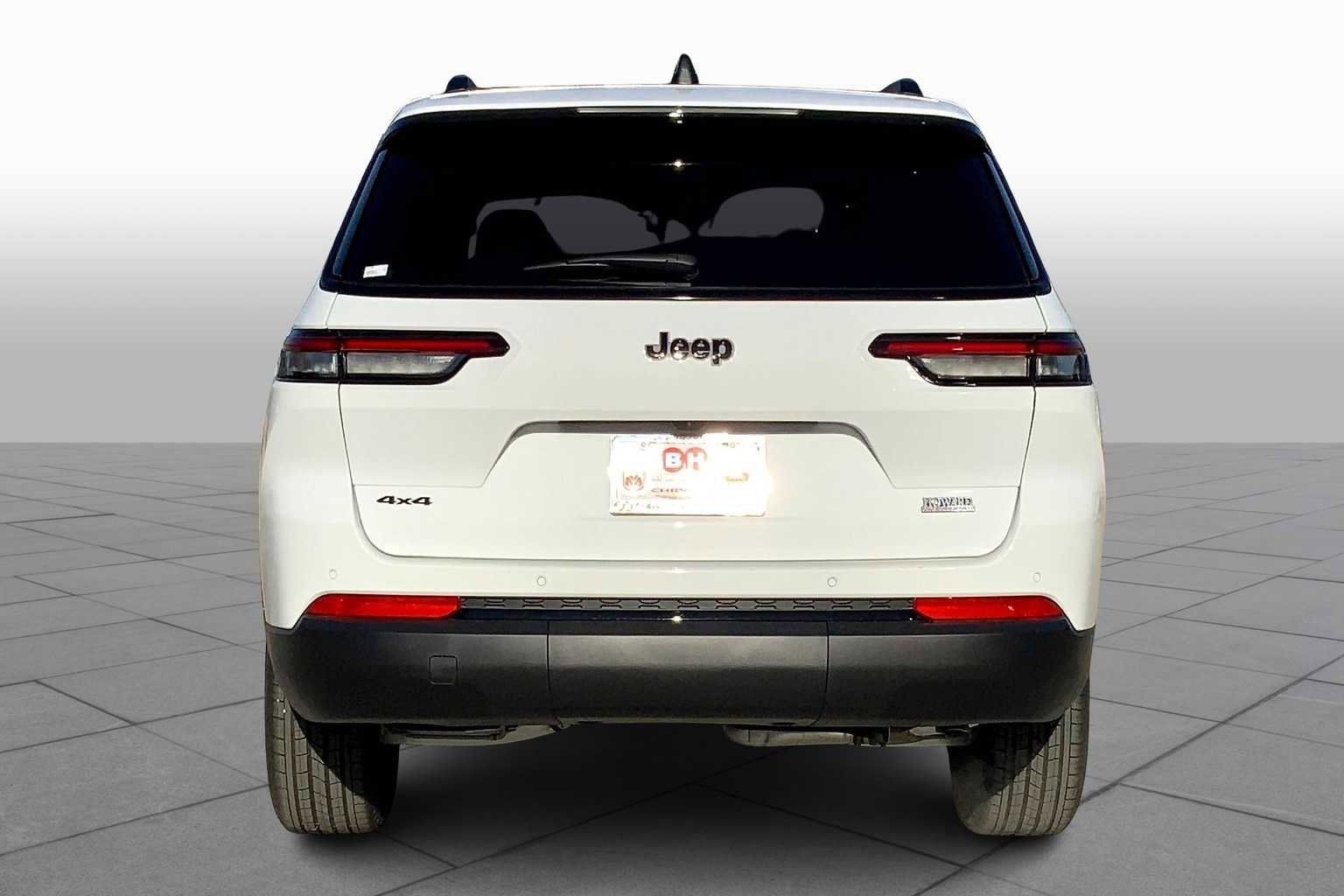 New 2025 Jeep Grand Cherokee L Laredo image 4