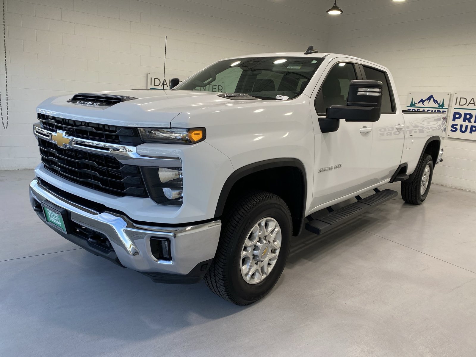 Used 2025 Chevrolet Silverado 3500 LT AWD/4WD image 4