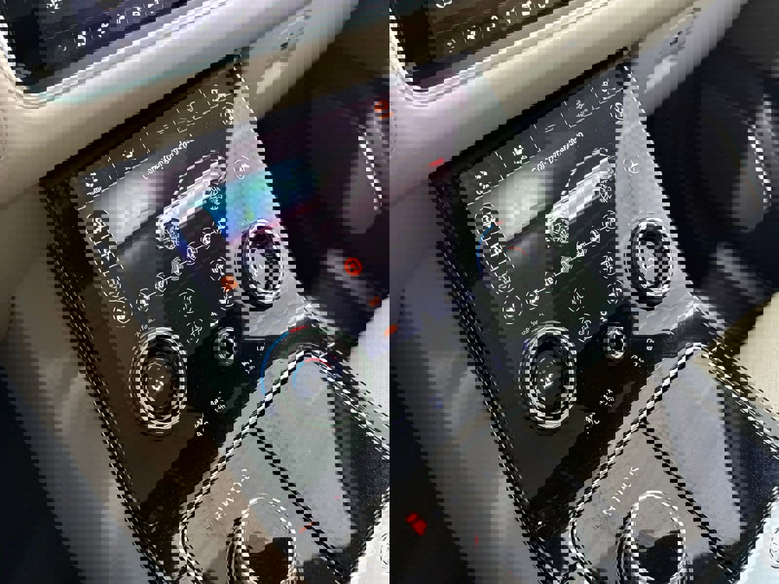 Used 2019 Land Rover Range Rover Velar R-Dynamic HSE image 21