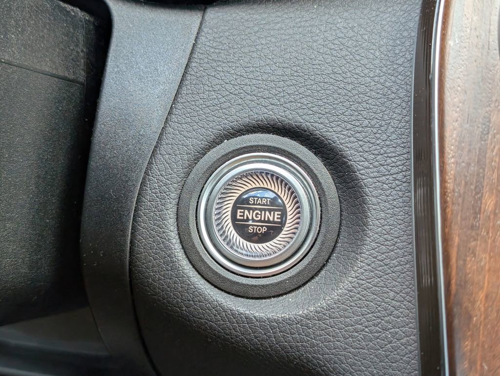 Certified 2019 Mercedes-Benz C 300 4MATIC Sedan image 19