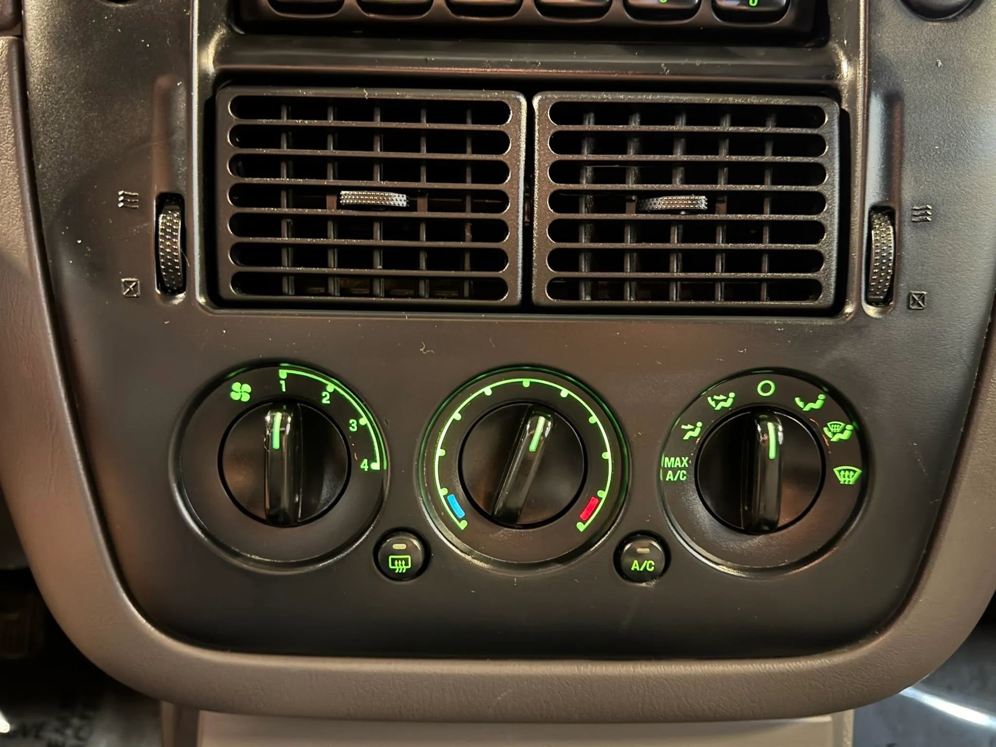 Used 2002 Ford Explorer XLS image 14