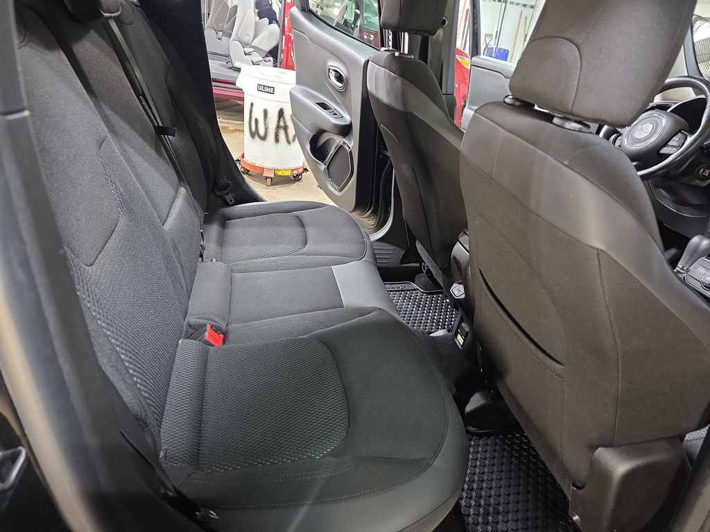 Used 2018 Jeep Renegade Altitude image 11
