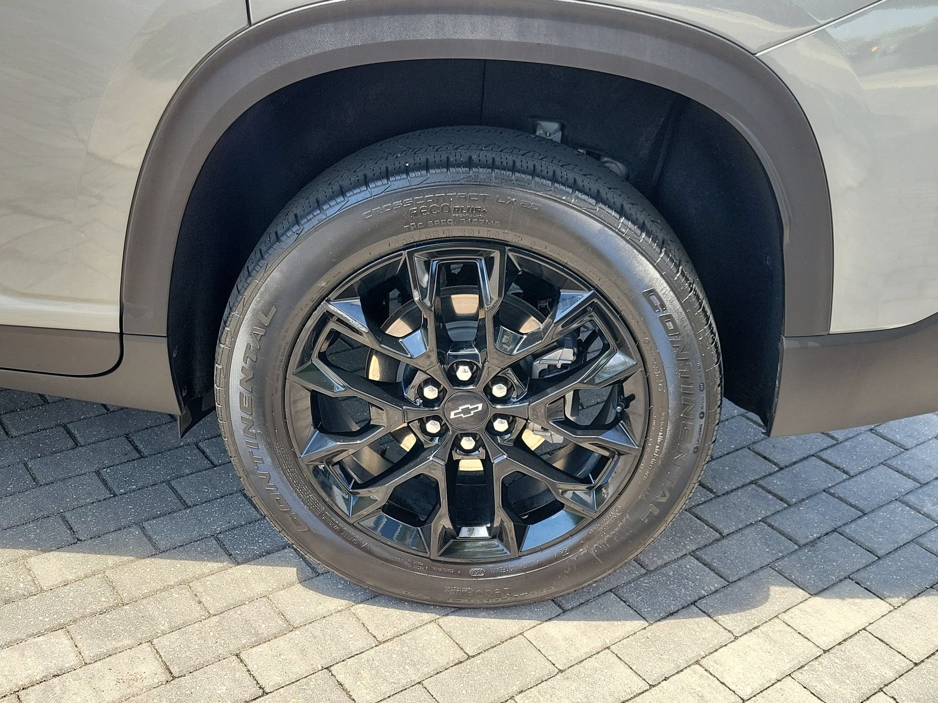 Used 2024 Chevrolet Traverse LS w/ Midnight/Sport Edition FWD image 8
