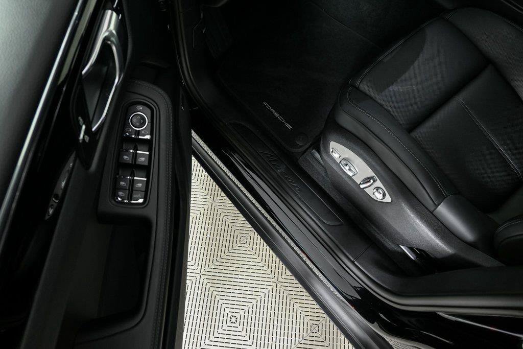 New 2026 Porsche Macan AWD/4WD image 8