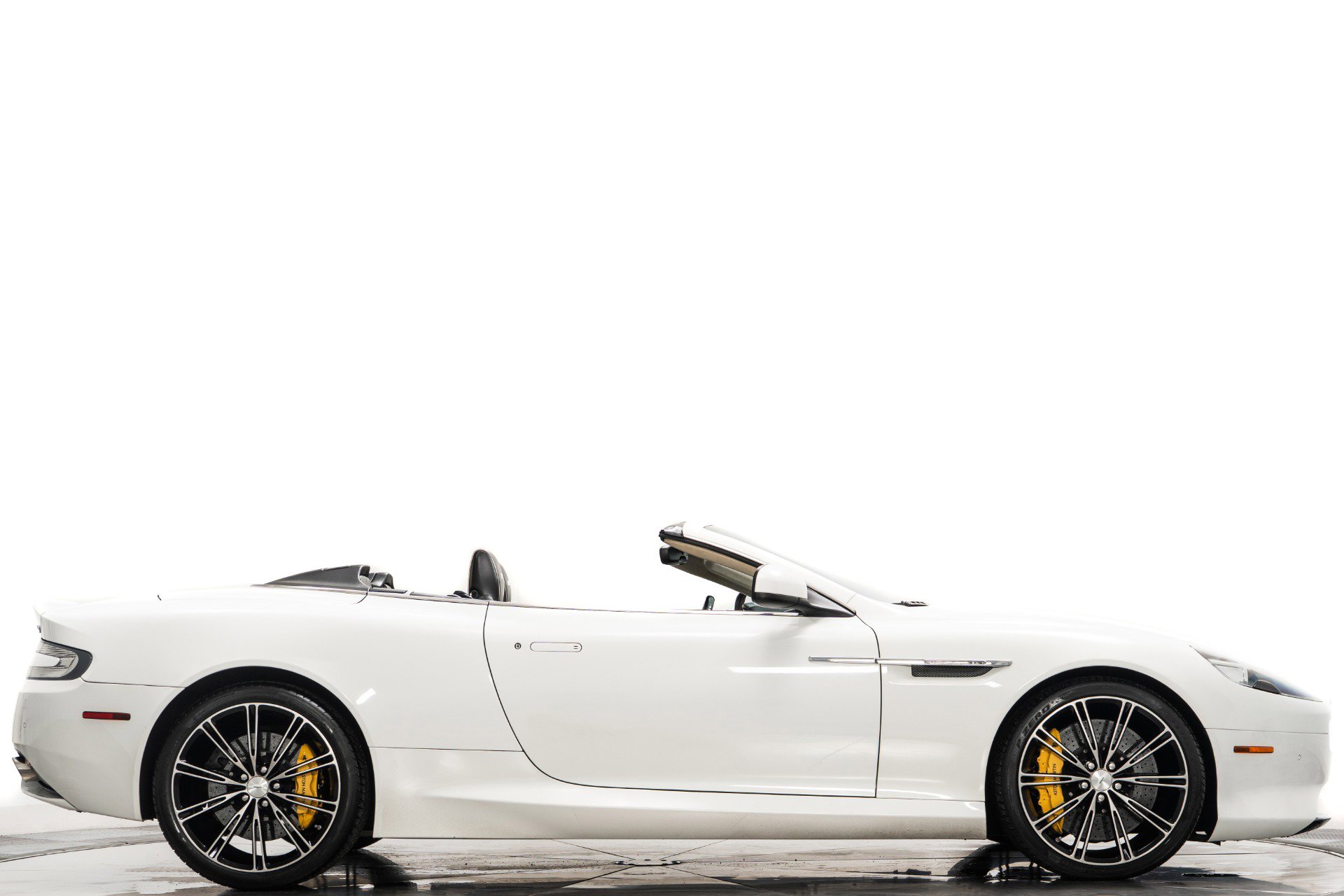Used 2014 Aston Martin DB9 Volante image 2