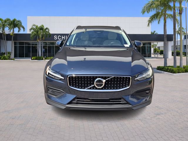 Certified 2025 Volvo V60 B5 Cross Country Plus image 2