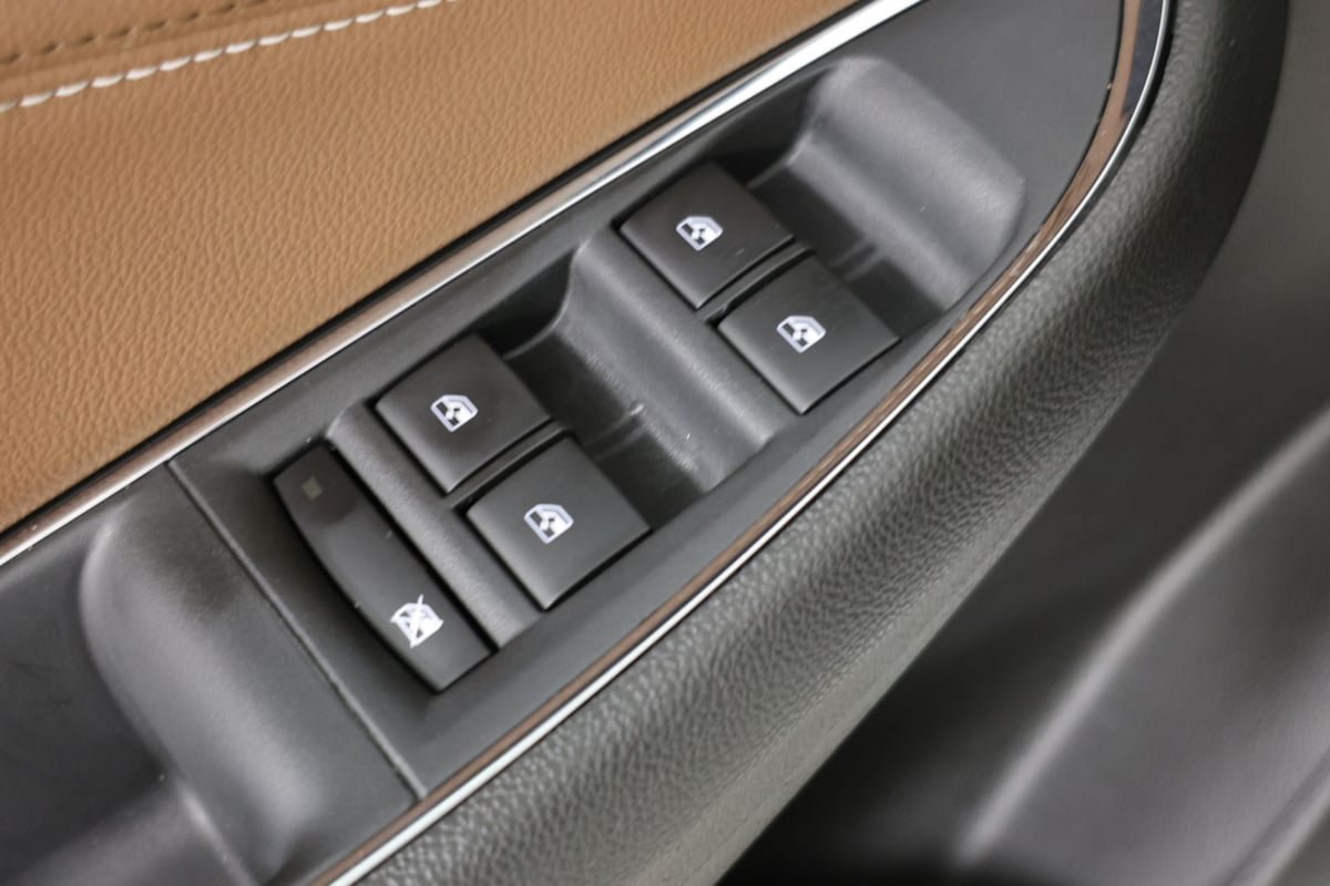 Used 2019 Chevrolet Cruze Premier w/ Sun And Sound Package FWD image 22