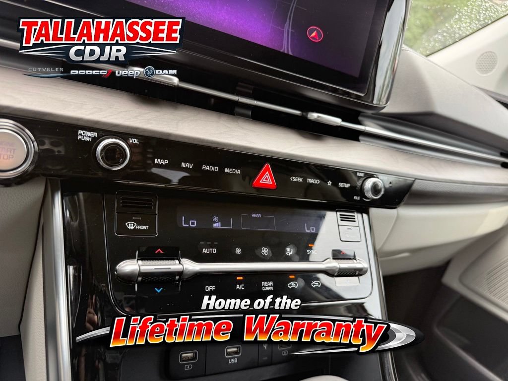 Used 2024 Kia Carnival EX FWD image 13
