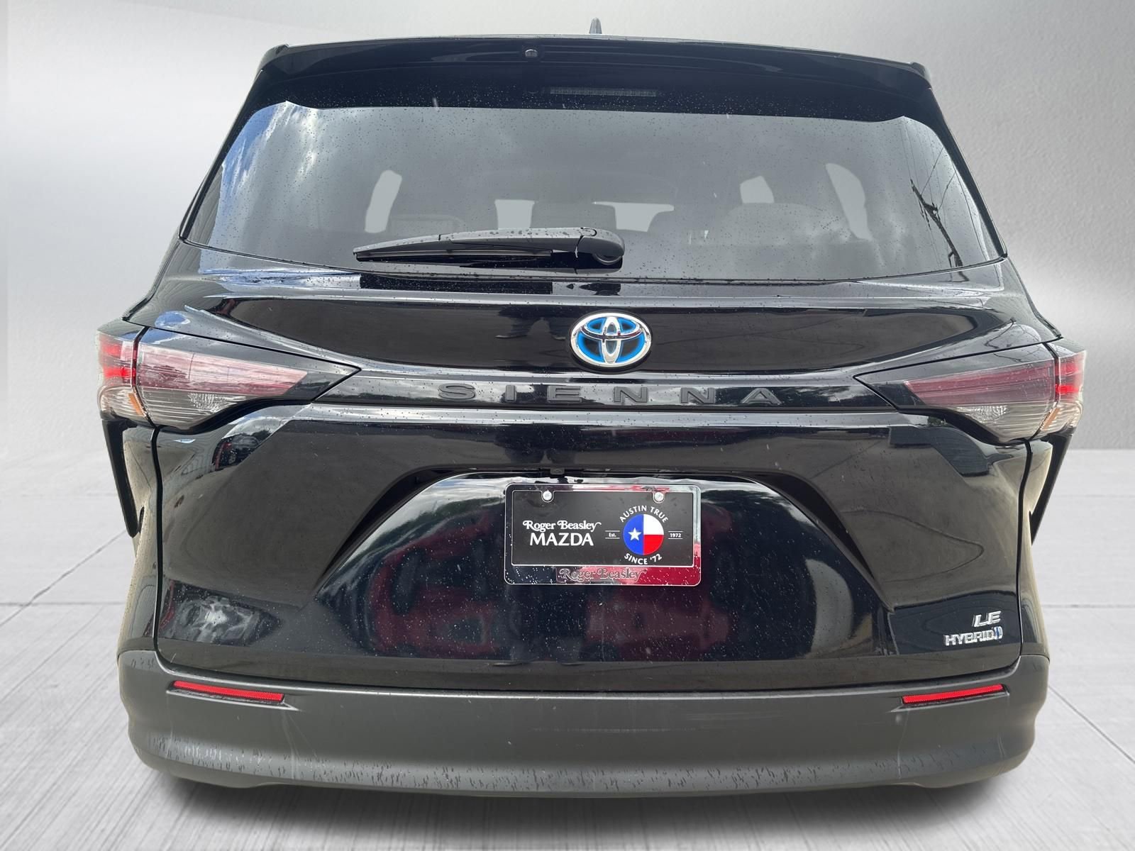 Used 2023 Toyota Sienna LE FWD image 7