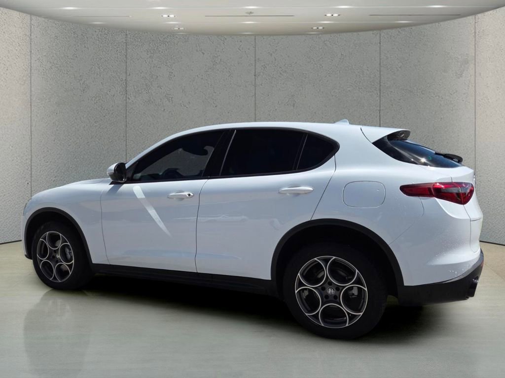 Used 2023 Alfa Romeo Stelvio Sprint image 5