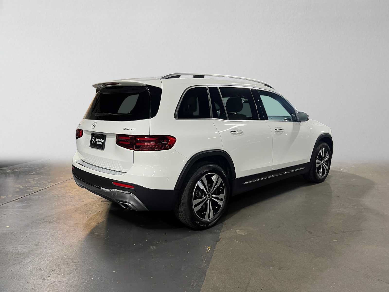 Used 2026 Mercedes-Benz GLB 250 4MATIC image 3