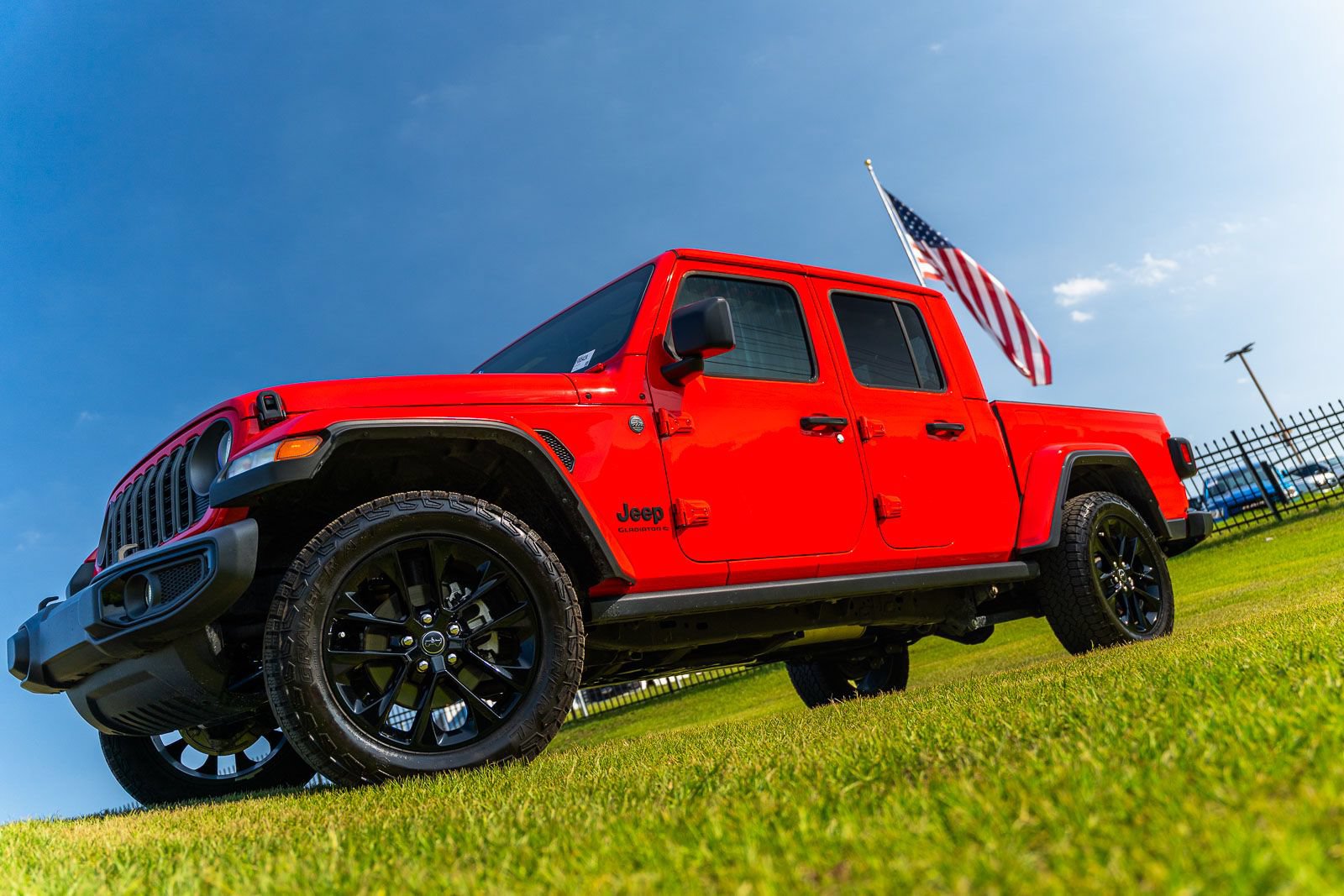 Used 2024 Jeep Gladiator Sport AWD/4WD image 3