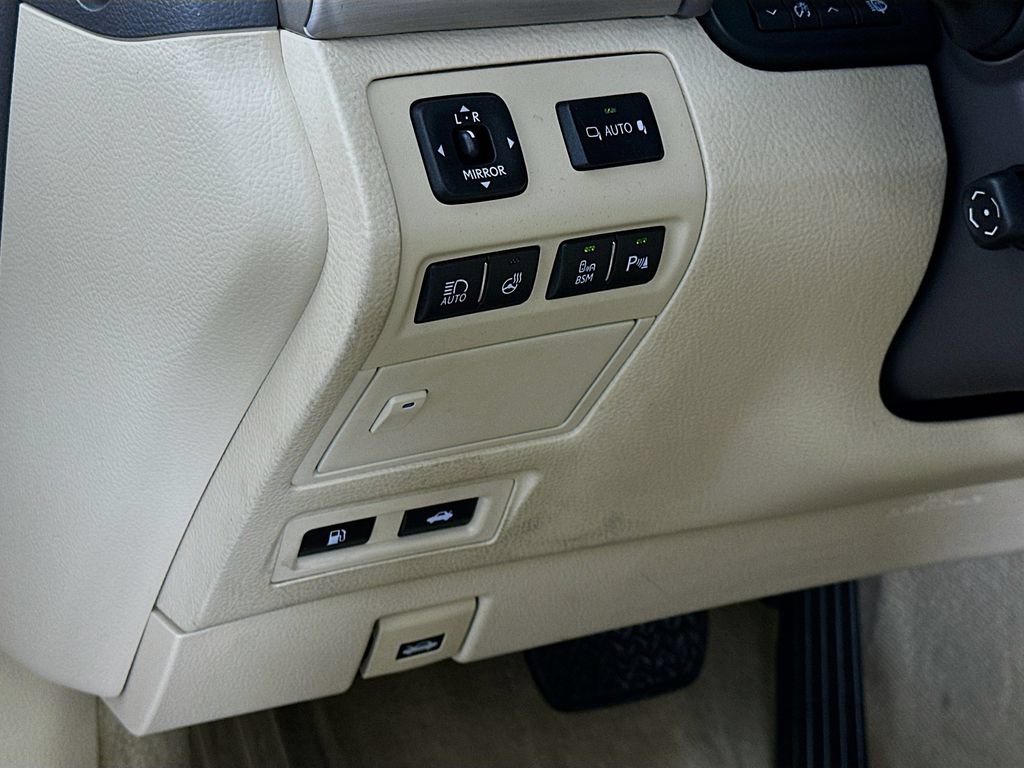 Used 2013 Lexus LS 460 w/ Comfort Pkg RWD image 10