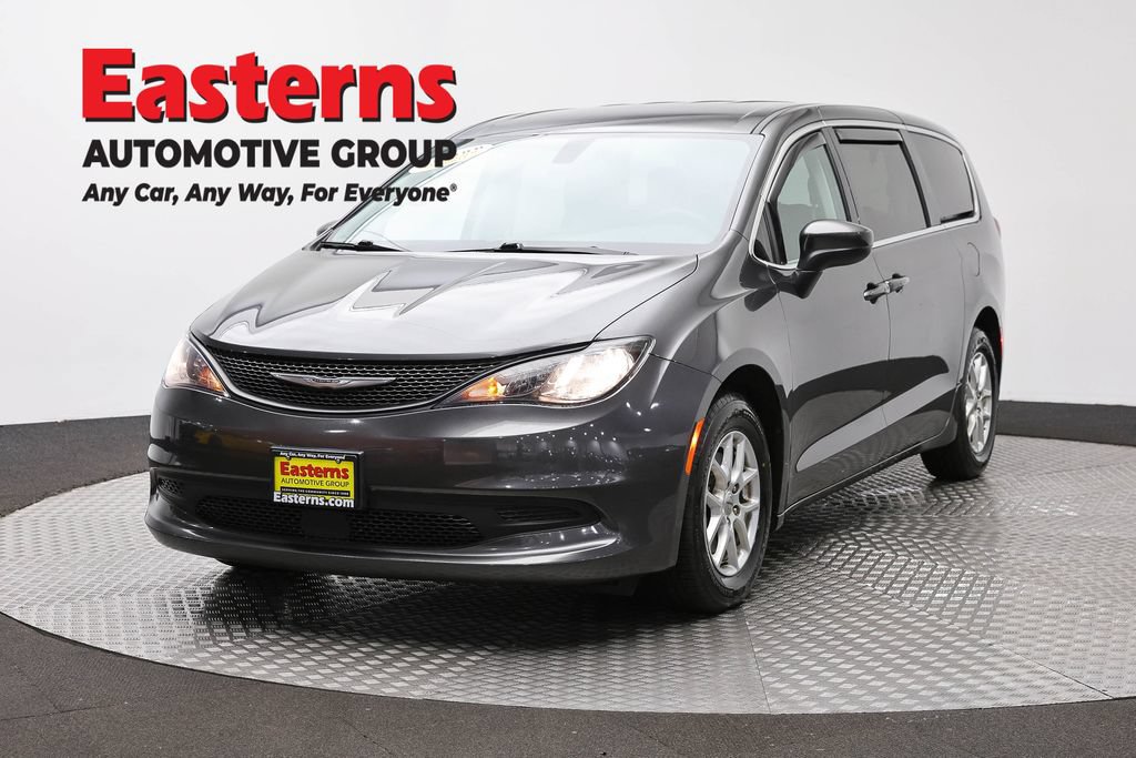 Used 2022 Chrysler Voyager LX FWD image 1