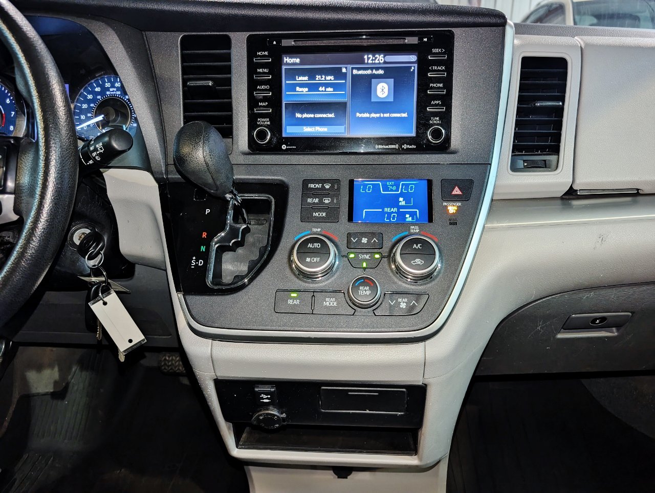 Used 2020 Toyota Sienna LE AWD/4WD image 36