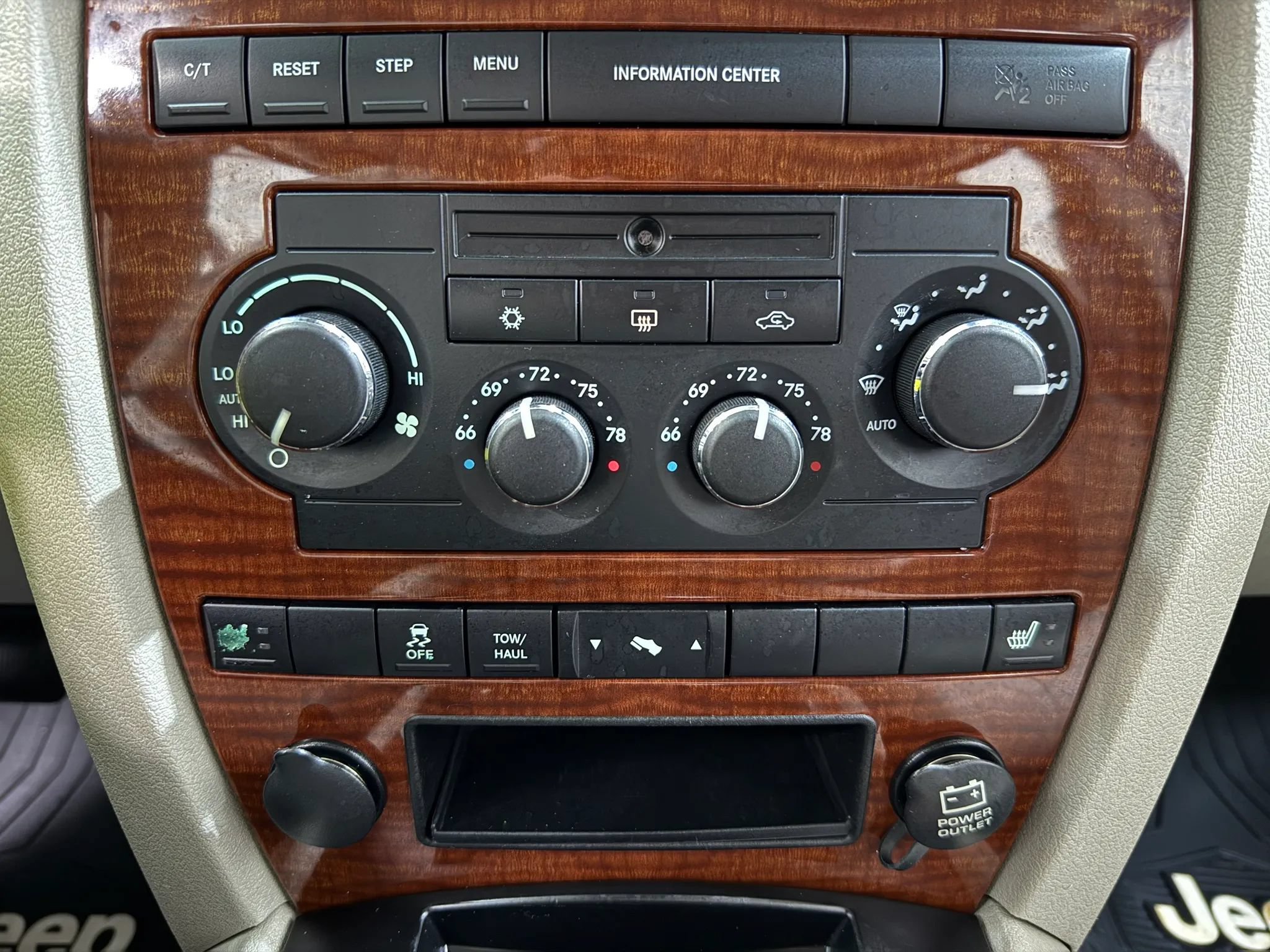 Used 2005 Jeep Grand Cherokee Limited AWD/4WD image 24