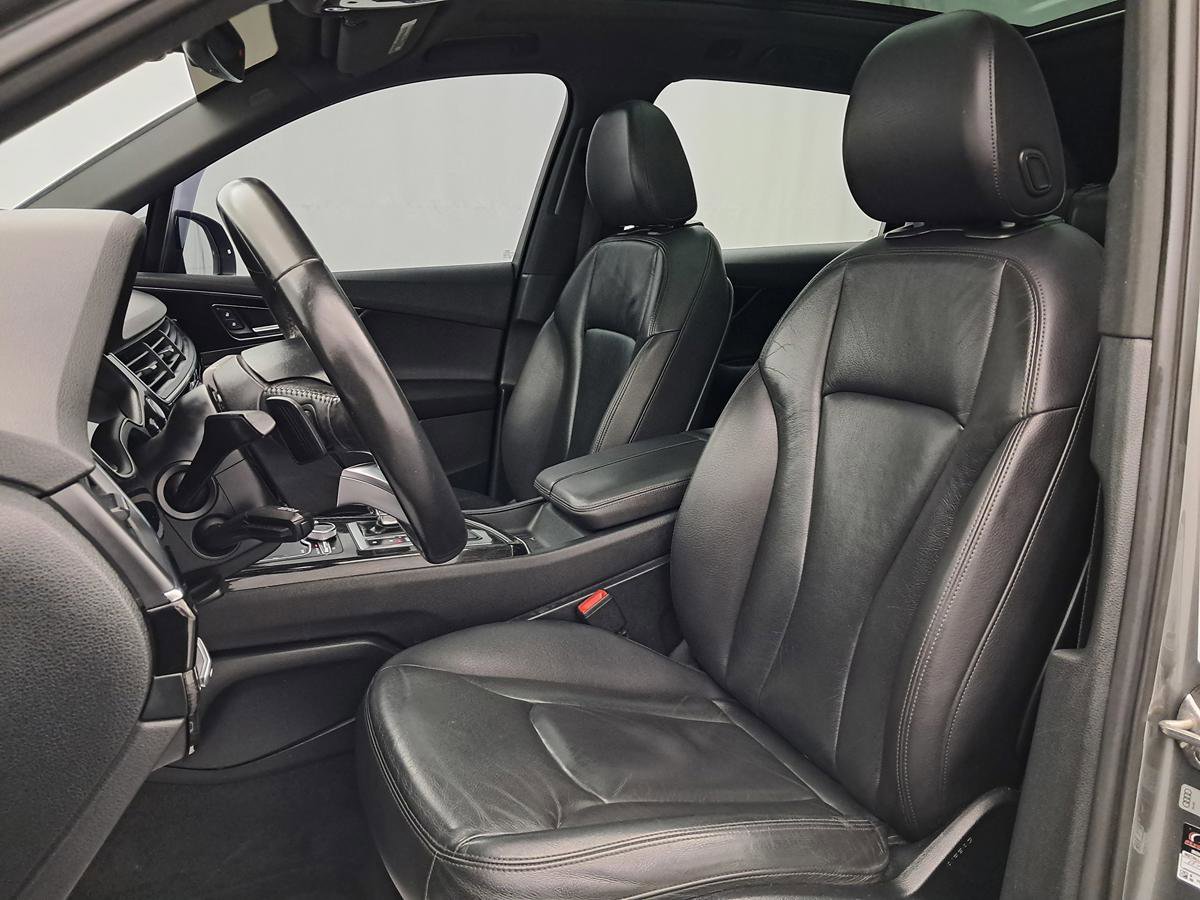 Used 2017 Audi Q7 3.0T Premium w/ Towing Package image 7