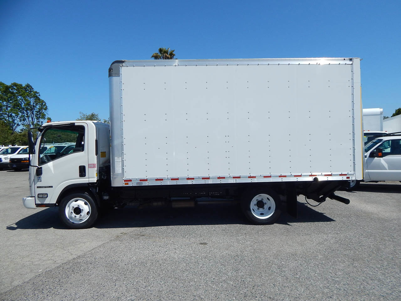 Used 2021 Isuzu NPR image 2