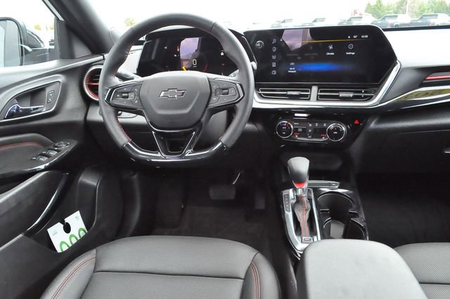 Used 2025 Chevrolet Trax RS w/ Driver Confidence Package image 17