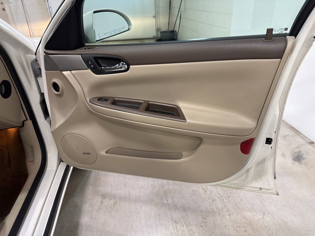 Used 2008 Chevrolet Impala LTZ FWD image 40