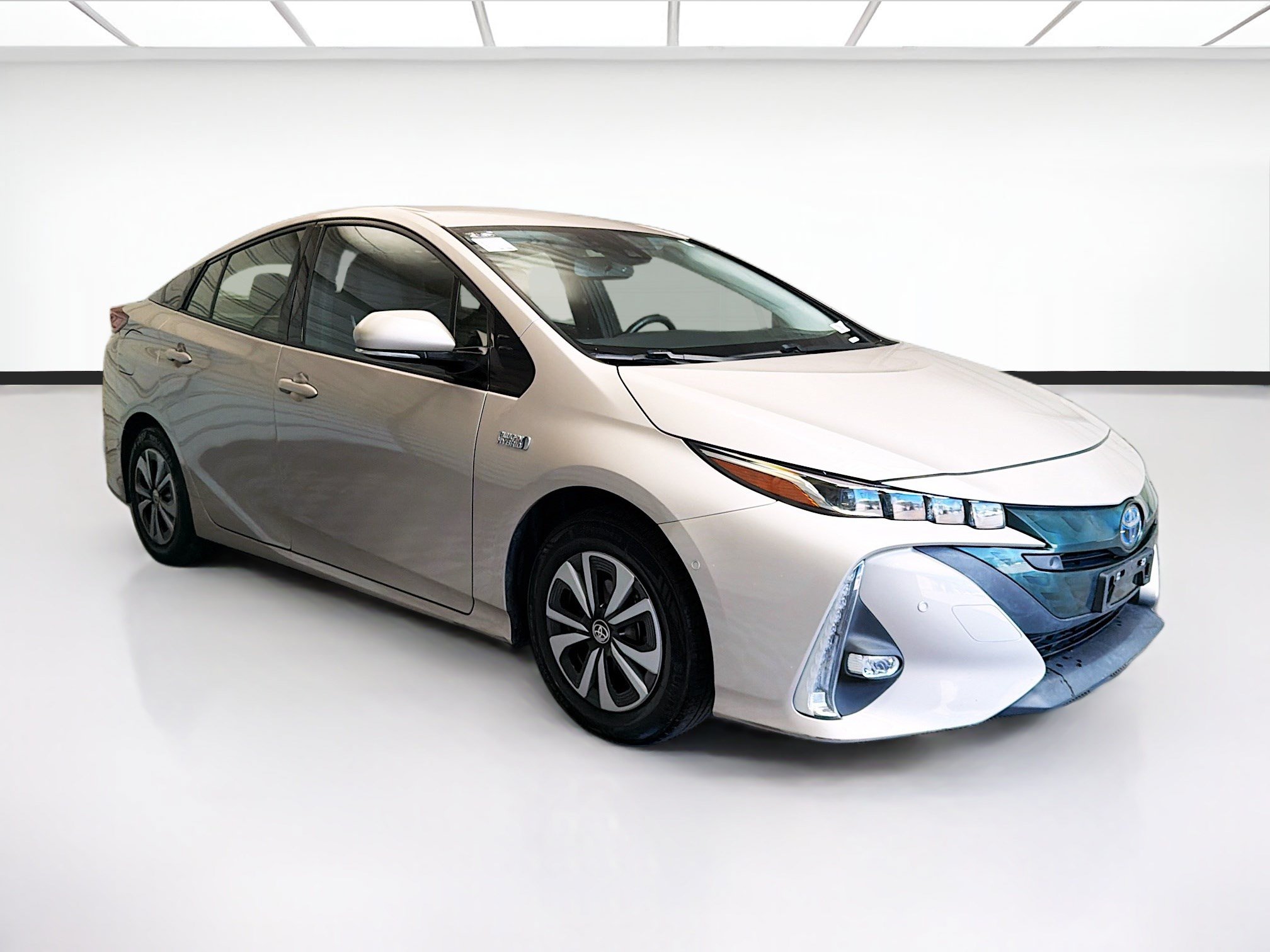 Used 2017 Toyota Prius Prime Advanced w/ Carpet Mat Package FWD image 3