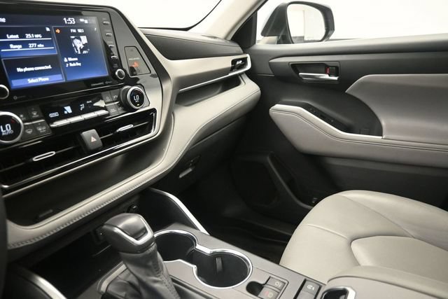 Used 2021 Toyota Highlander XLE FWD image 30