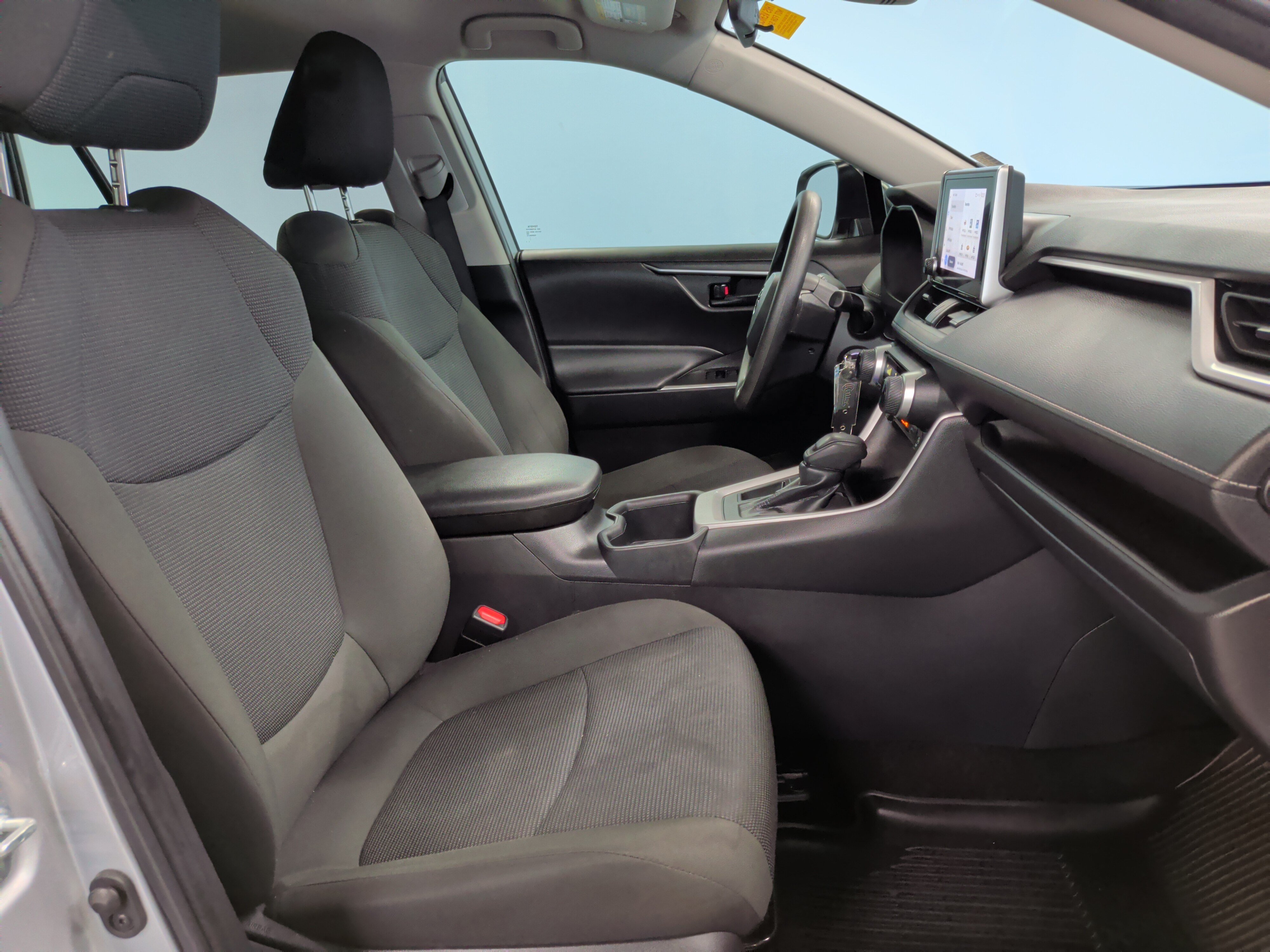 Certified 2025 Toyota RAV4 LE FWD image 32