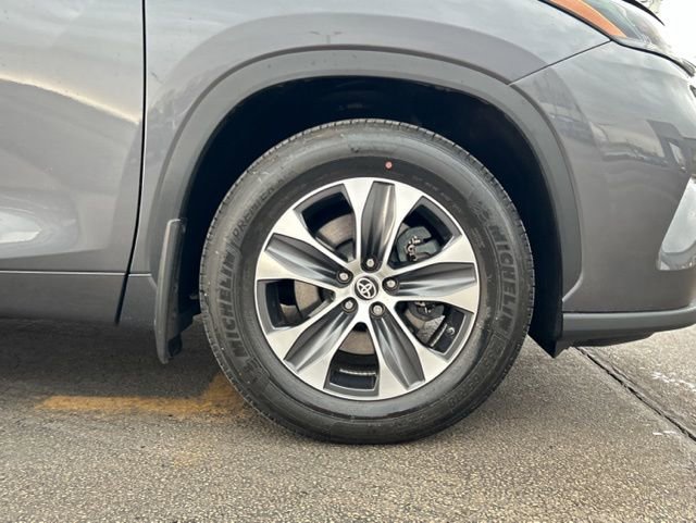 Used 2023 Toyota Highlander XLE image 16