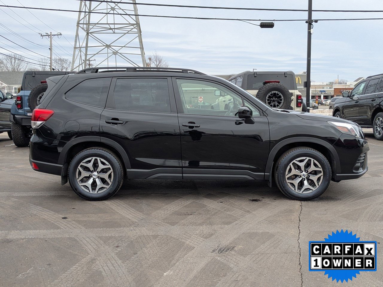 Used 2023 Subaru Forester Premium image 3