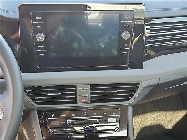 Used 2025 Volkswagen Jetta SE image 10