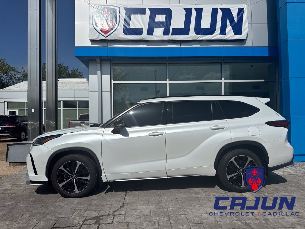 Used 2022 Toyota Highlander XSE FWD image 1