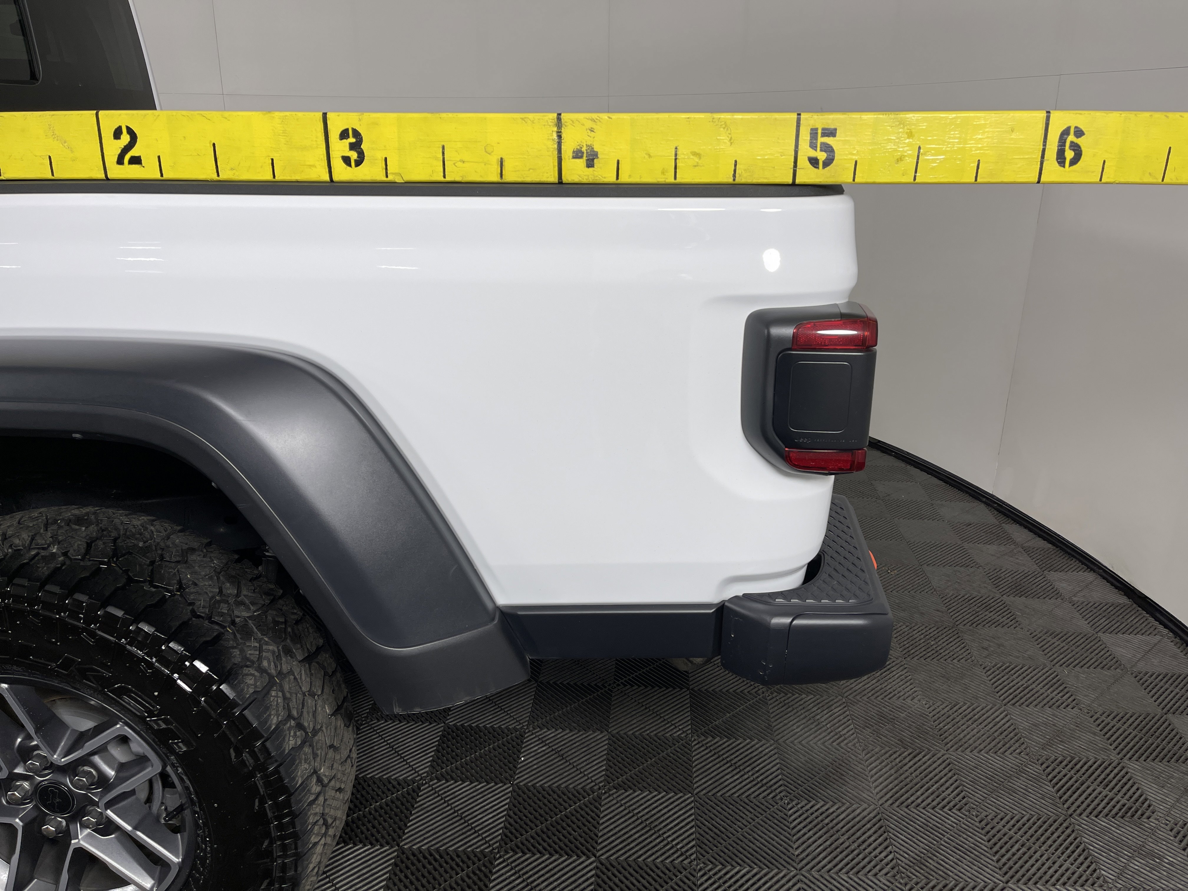 Used 2024 Jeep Gladiator Mojave w/ Convenience Group image 8