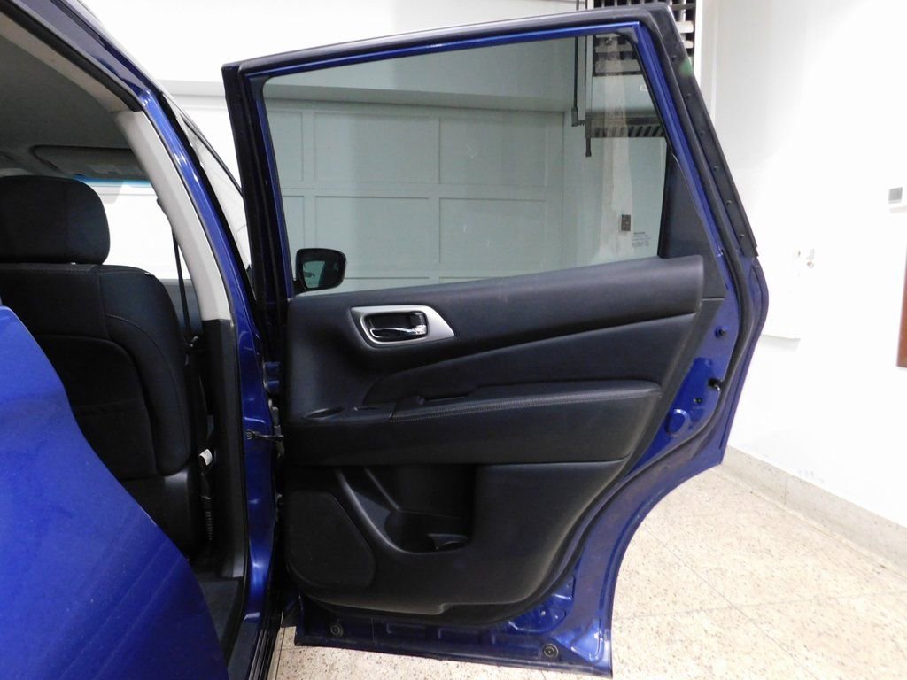 Used 2018 Nissan Pathfinder SV image 82