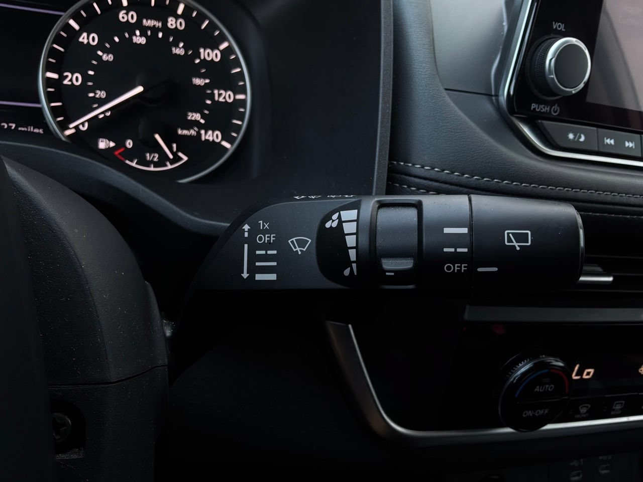 Used 2025 Nissan Rogue SV FWD image 36