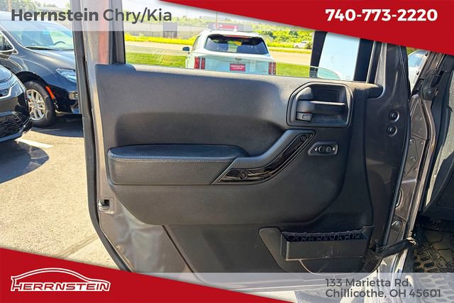 Used 2016 Jeep Wrangler Unlimited Sahara AWD/4WD image 10