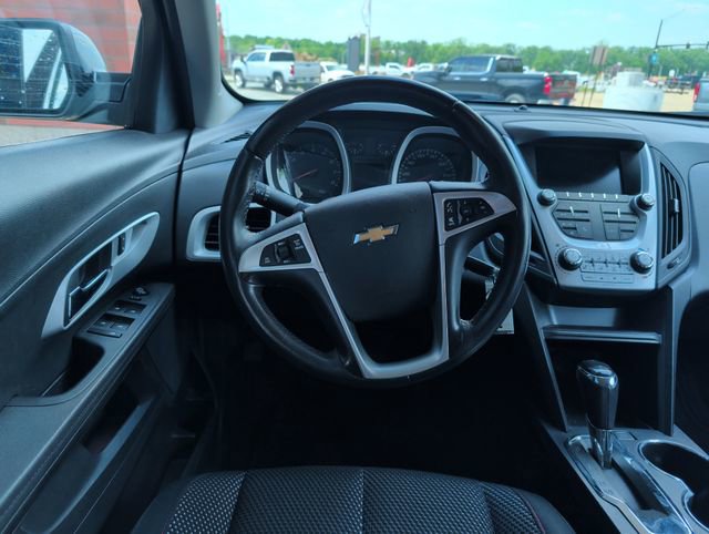 Used 2017 Chevrolet Equinox LT w/ Convenience Package FWD image 2