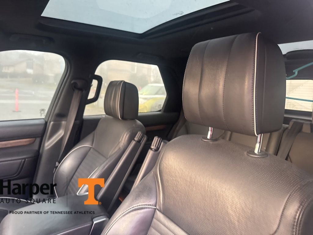 Used 2017 Land Rover Discovery HSE Luxury image 12