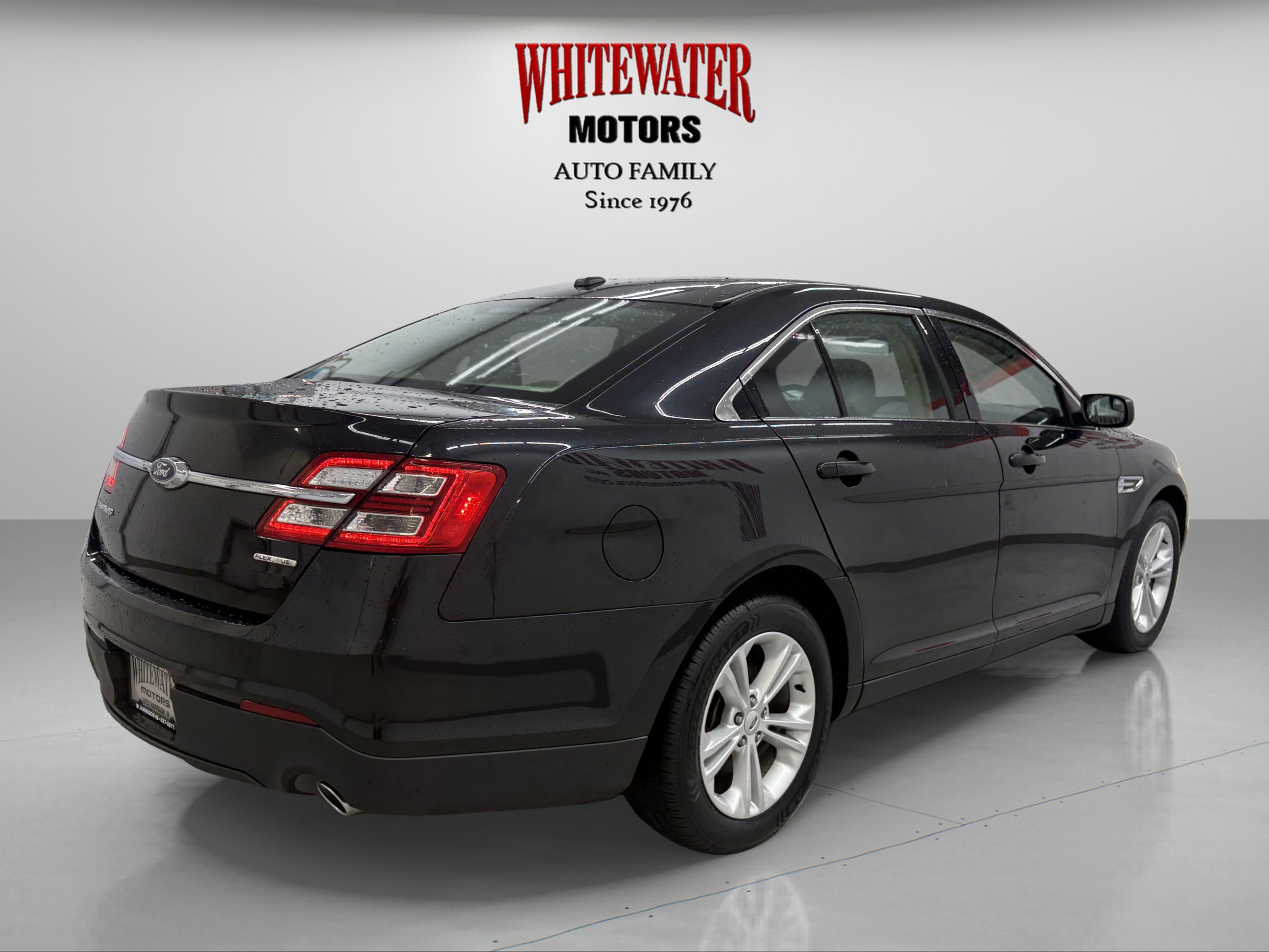 Used 2015 Ford Taurus SE FWD image 4