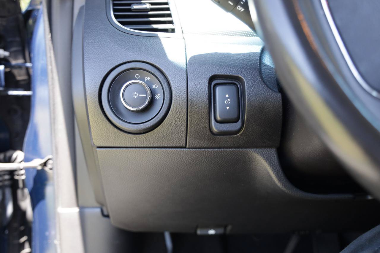 Used 2012 Ford Taurus SEL FWD image 38