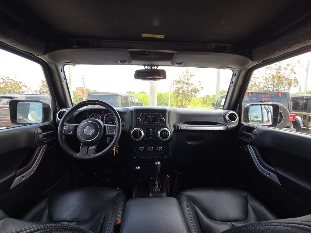 Used 2017 Jeep Wrangler Unlimited Sahara w/ Connectivity Group AWD/4WD image 26