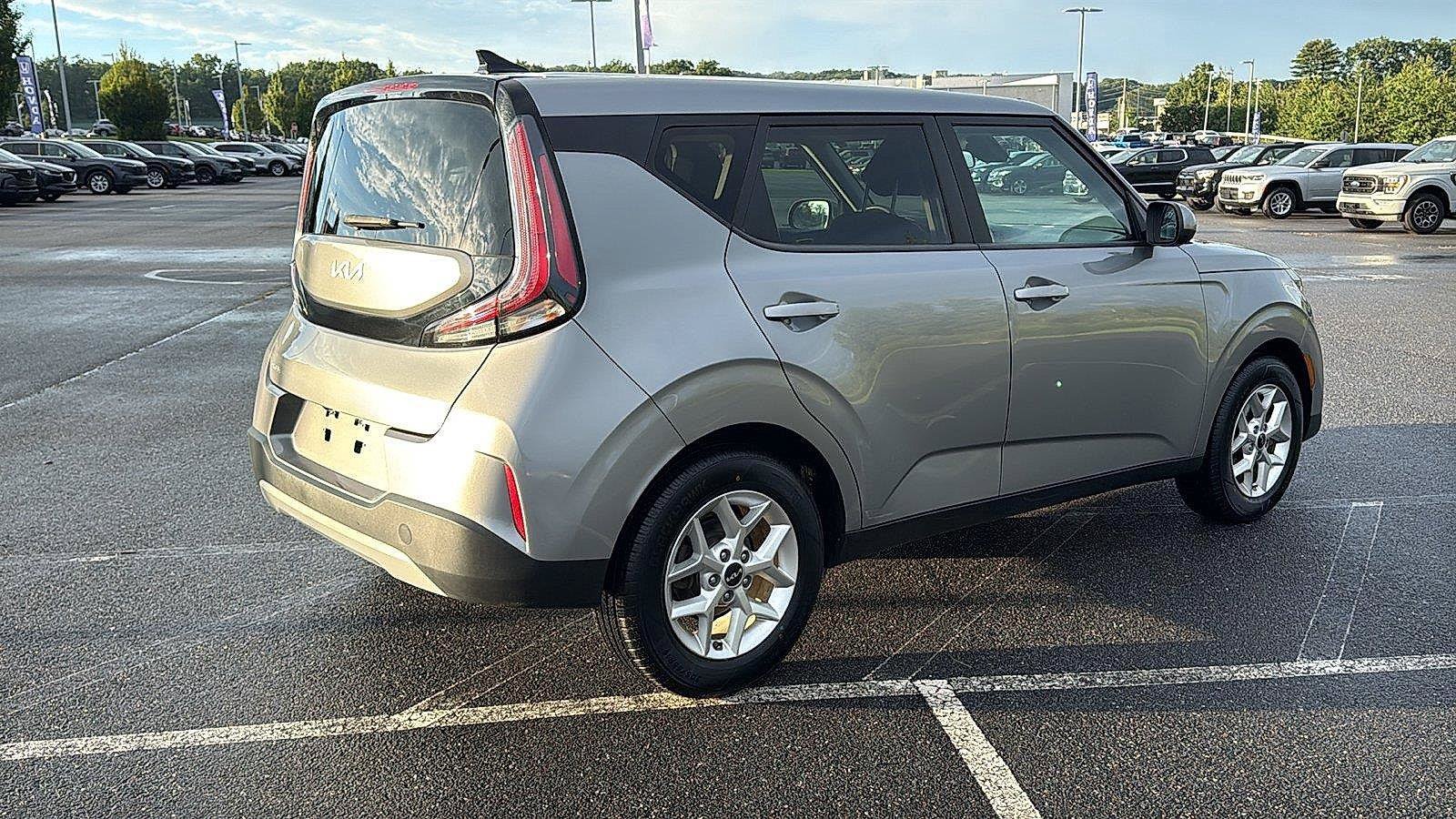 Used 2023 Kia Soul LX w/ Option Group 015 FWD image 5