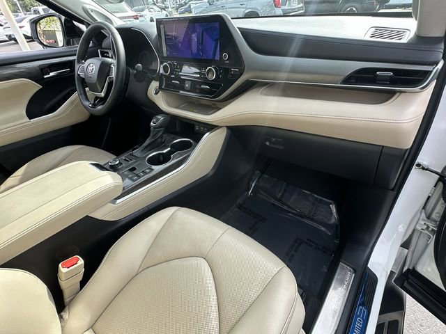 Used 2023 Toyota Highlander Limited image 30