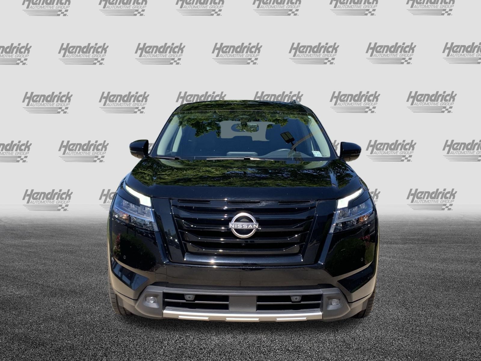 Used 2022 Nissan Pathfinder SL w/ Lighting Package (N92) AWD/4WD image 3