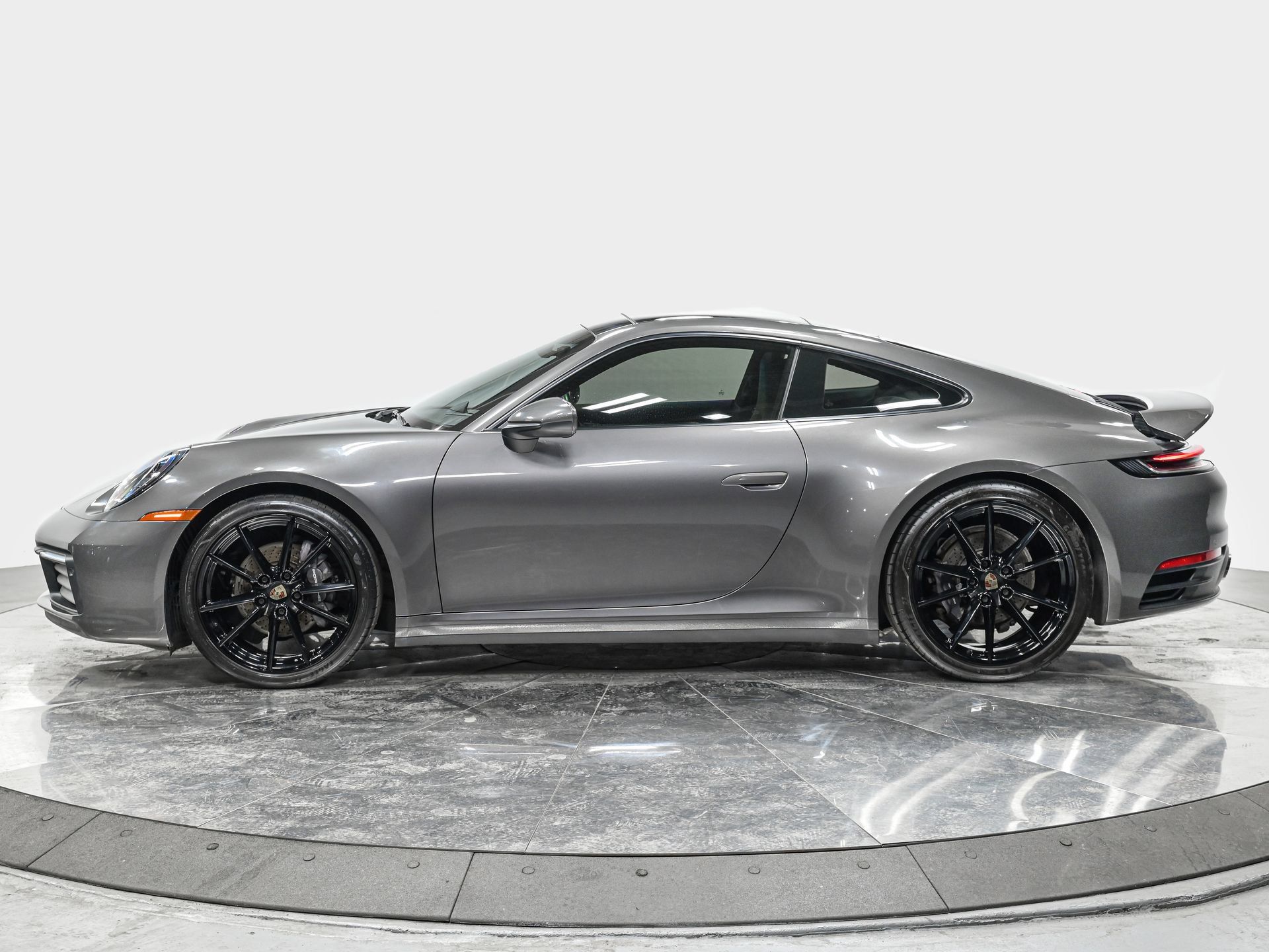 Used 2020 Porsche 911 Carrera RWD image 2